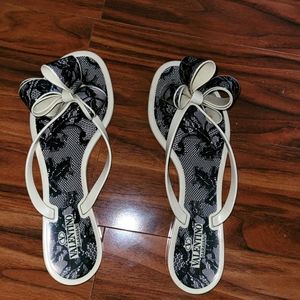 Classic Valentino bow sandal